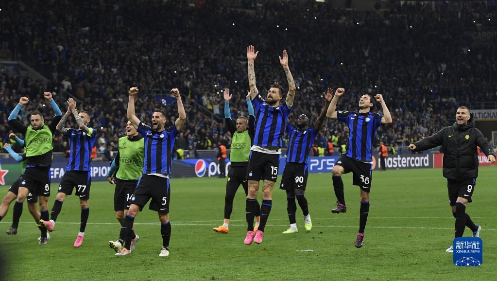 篮球篮网球队训练成果展示（篮网篮球队训练成果汇报展）