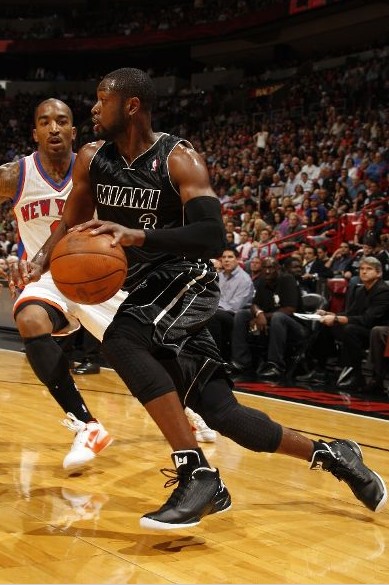 麦克阿瑟FCvs大埔亚冠赛前为香港大埔火灾遇难者...（亚冠赛前，麦克阿瑟FC对阵大埔，为香港大埔火灾遇难者致哀）