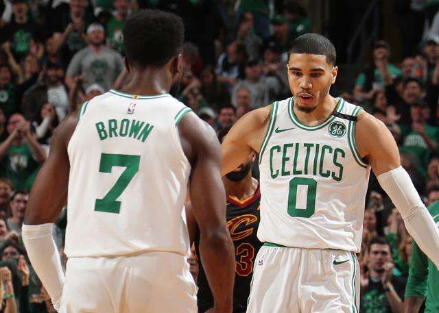 郭艾伦斩获MVP，终于圆梦，球迷释然（郭艾伦荣膺MVP，圆梦时刻，球迷释怀）