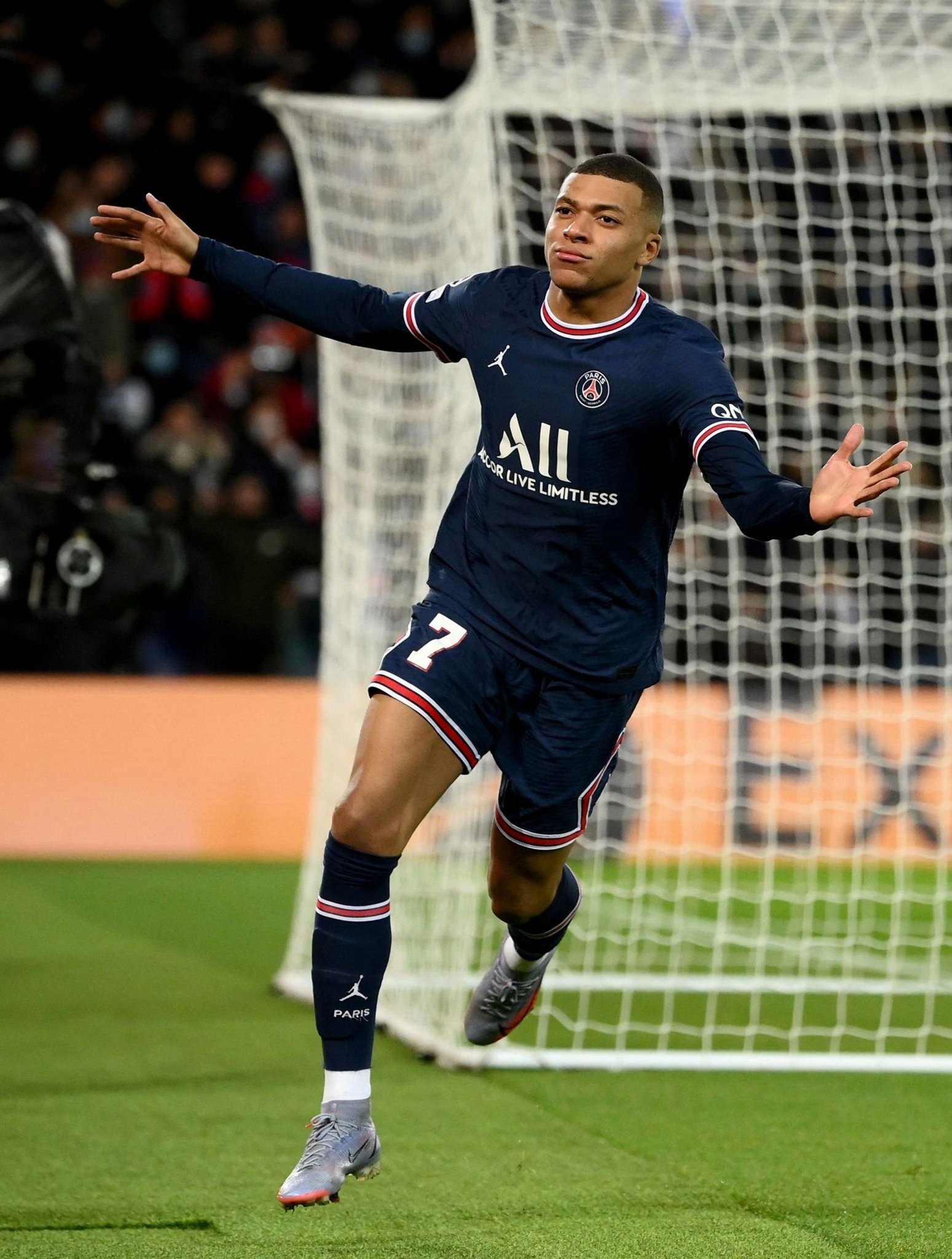 对阵阿拉维斯双响，奥尔莫时隔超过一年再次梅开二度（时隔一年多，奥尔莫对阵阿拉维斯再度独中两元）