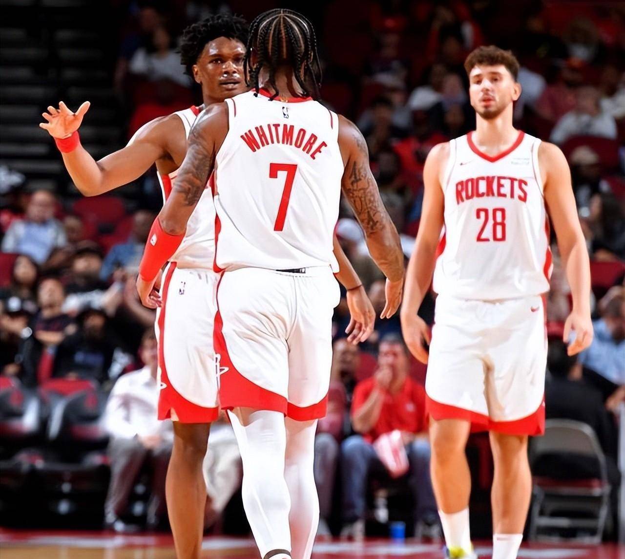 官方：大阪钢巴正式买断广岛三箭中场满田诚（官宣：大阪钢巴从广岛三箭永久签下中场满田诚）