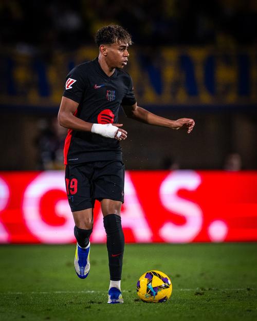 2025／26赛季英超：萨拉赫被拿出欧冠名单，是冷处理还是告别前奏（2025／26英超：萨拉赫遭排除欧冠名单，冷处理还是告别序曲？）