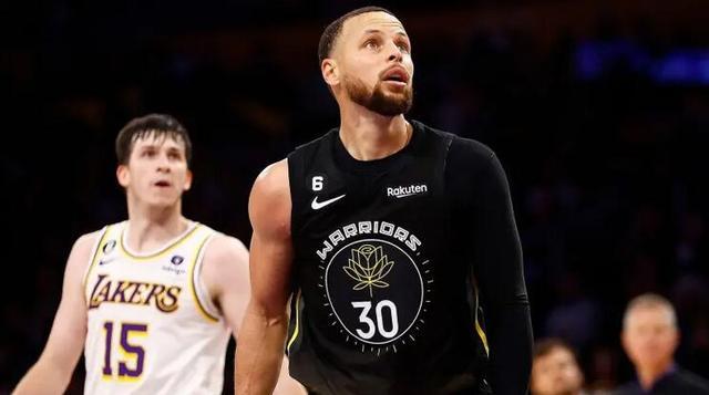 意媒：尤文关注穆哈雷莫维奇与莱切加布里埃尔，需与国米竞争（意媒：尤文有意穆哈雷莫维奇及莱切后卫加布里埃尔，或将与国米竞争）