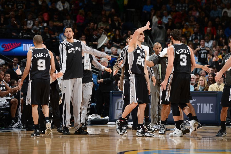 欧冠半场：罗德里戈破门，哈兰德点射，曼城暂2-1皇马（半场战报：罗德里戈先拔头筹，哈兰德点球命中，曼城暂以2-1领先皇马）