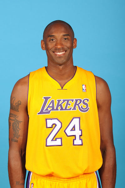 某球星赛后泪崩，场面令人动容（某球星赛后泪洒赛场，场面感人至深）